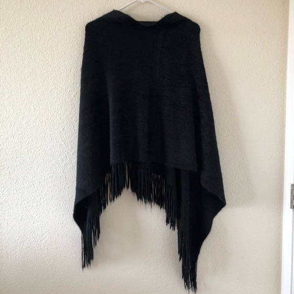 Black scarf/ poncho in great condition one size - Picture 7 of 8